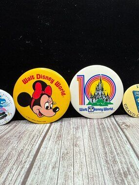 VTG Lot of 4 80's & 90's Walt Disney World Donald Duck Minnie Mouse Pins Buttons